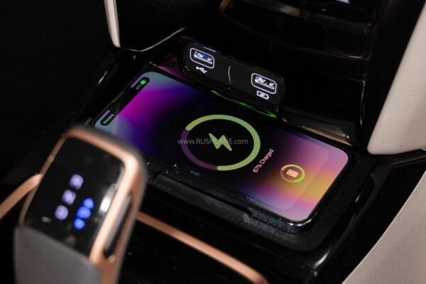 2024 Mahindra XUV400 EV PRO - Wireless charger